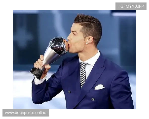 巅峰C罗单挑荷兰三剑客展现无敌锋芒金边罗统治赛场 巅峰C罗单挑荷兰三剑客展现无敌锋芒金边罗统治赛场